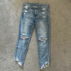 Cropped distressed jeans